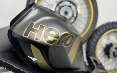 Calcomanías originales vs genéricas y cómo personalizar una moto legalmente en Colombia